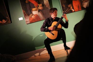 Professeur de Guitare depuis 17 ans et Concertiste je donne des cours de Guitare tous styles. Private Guitar lessons course image