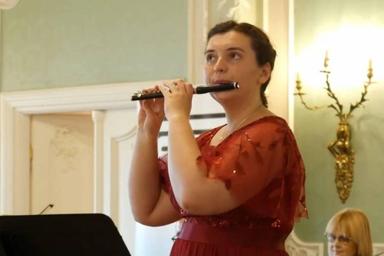Maria unterrichtet Piccolo course image