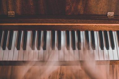 Piano lessons: III. Advanced course image