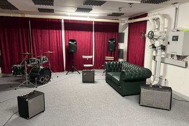 Privater E-Gitarrenunterricht inkl. Proberaum & Amp - Private Electric Guitar lessons incl. Bandroom & Amp course image