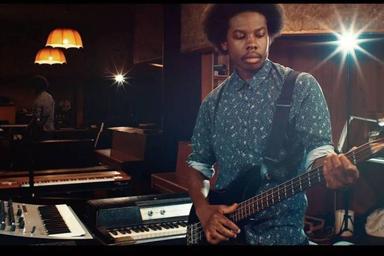 Electric bass lessons course image