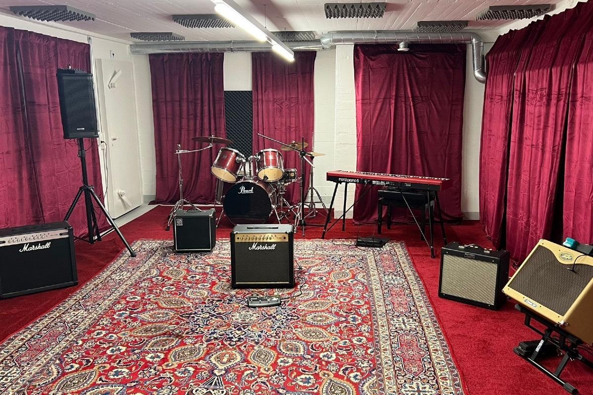 Privater E-Gitarrenunterricht inkl. Proberaum & Amp - Private Electric Guitar lessons incl. Bandroom & Amp course image