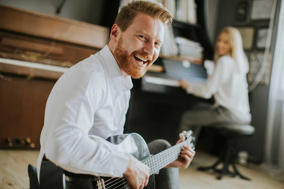 Privater Begleitgitarrenunterricht - Private Guitar Accompaniment lessons course image