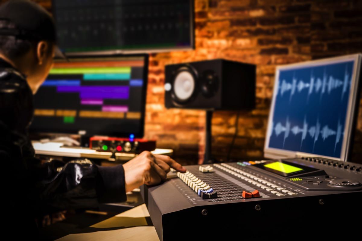 Privater Musikproduktionsunterricht - Private Music Production lessons (Ableton Live) course image