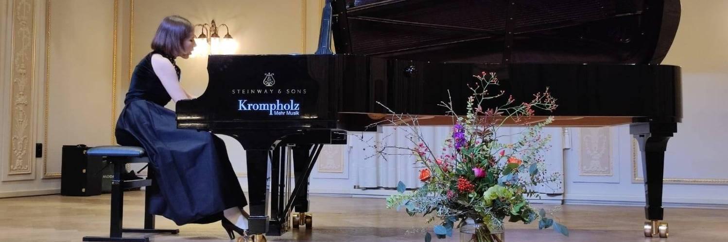 Simona Shurbevska - Cover