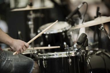 Schlagzeug mit Profimusiker Lernen course image
