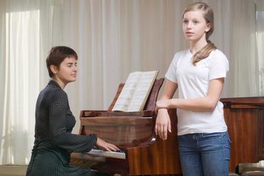 Privater Gesang mit Begleitinstrument Unterricht - Private Singing With Accompaniment lessons course image